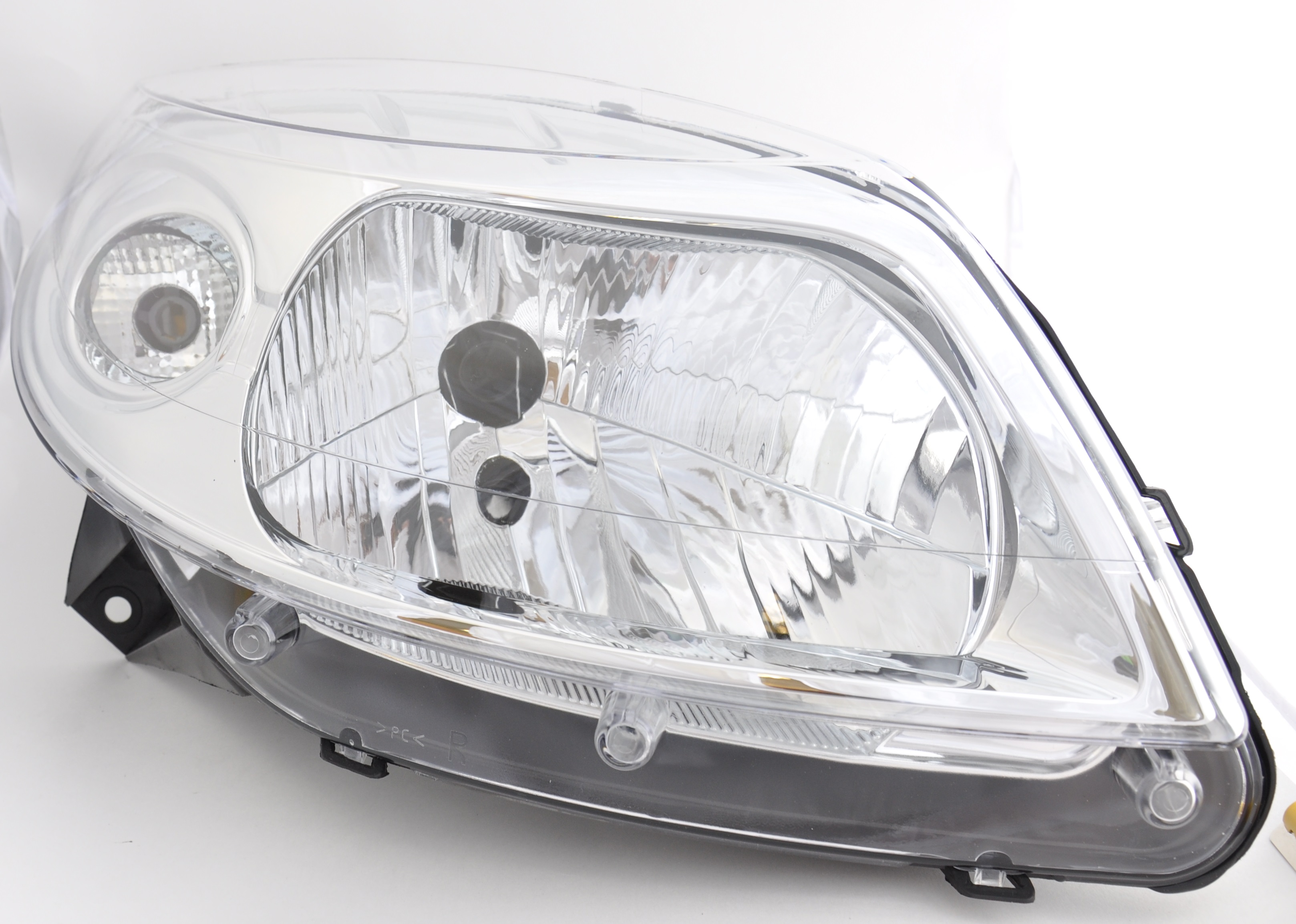 Фара Renault Sandero (2008-2014), правая Cartronic CRTR0108721 Ref.8200733877
